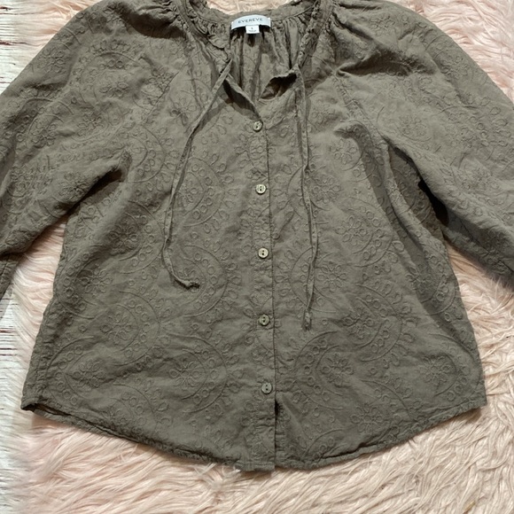 Evereve Eyelet Button Front Sage Green Peasant Top sz S - Picture 6 of 9